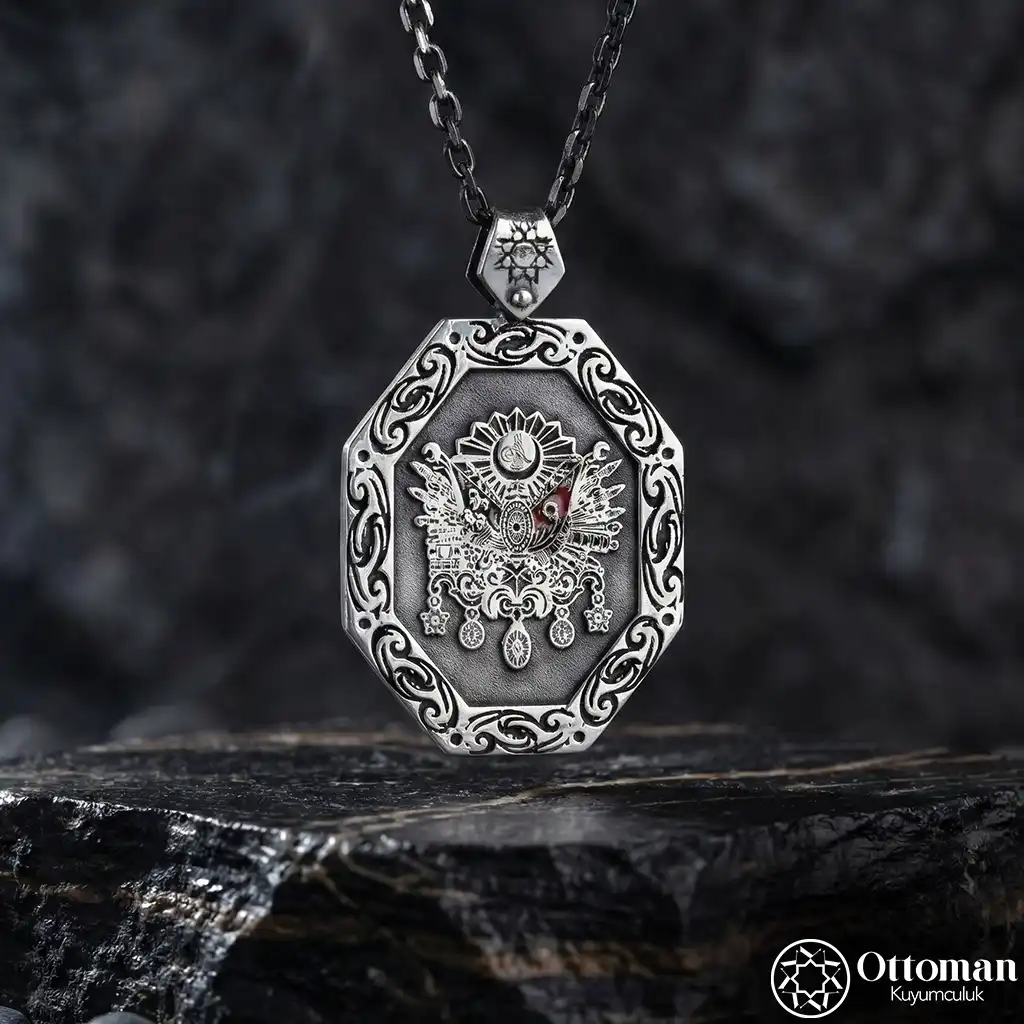 Banner Sekizgen Silver Medallion Necklace
