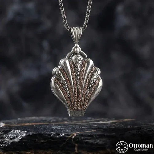 Midye Taşlı Kapaklı Gri Gümüş Kadın Kolye