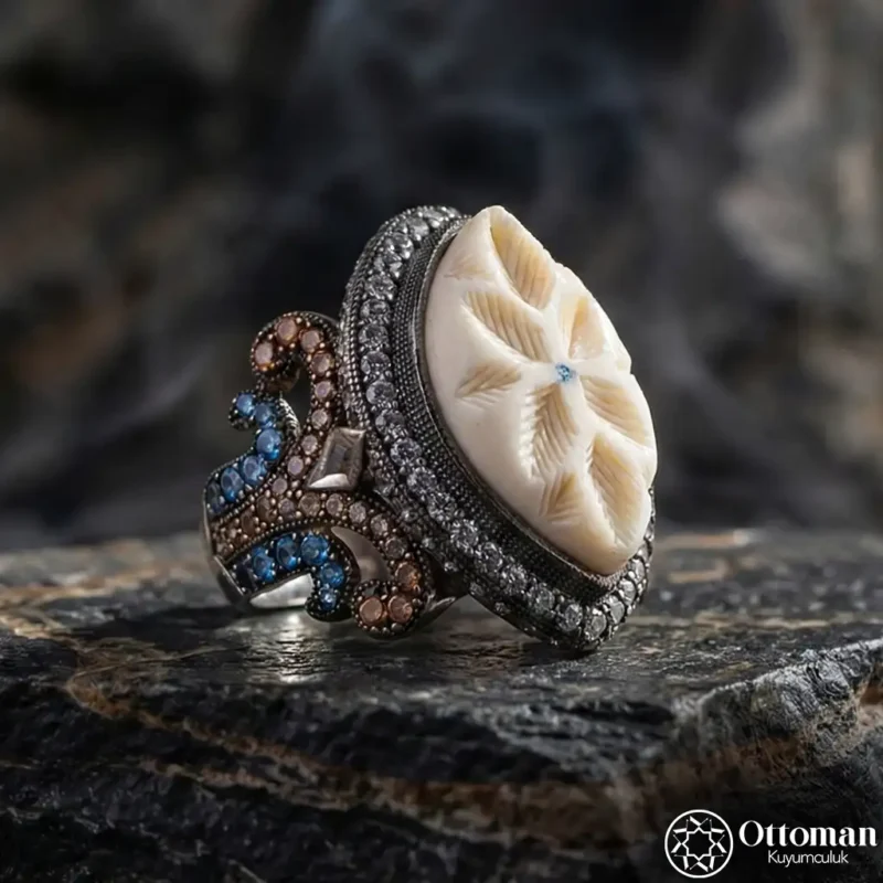 Fil Dişi Detaylı Gümüş Kadın Yüzük