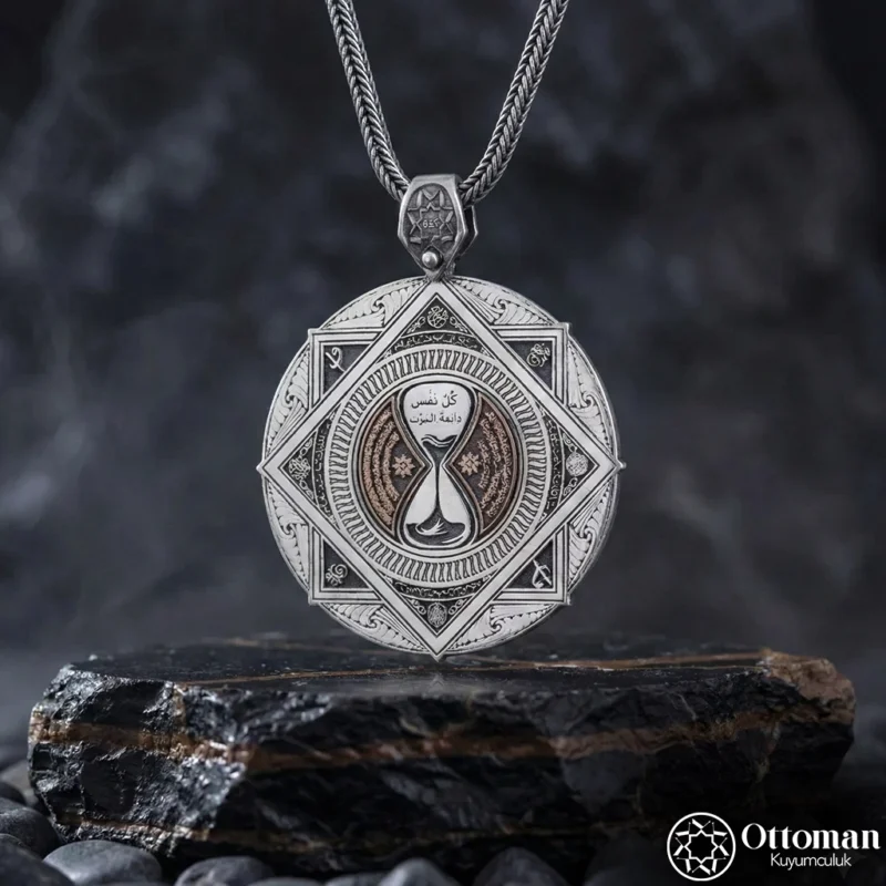 Kum Saati Madalyon Gümüş Erkek Kolye