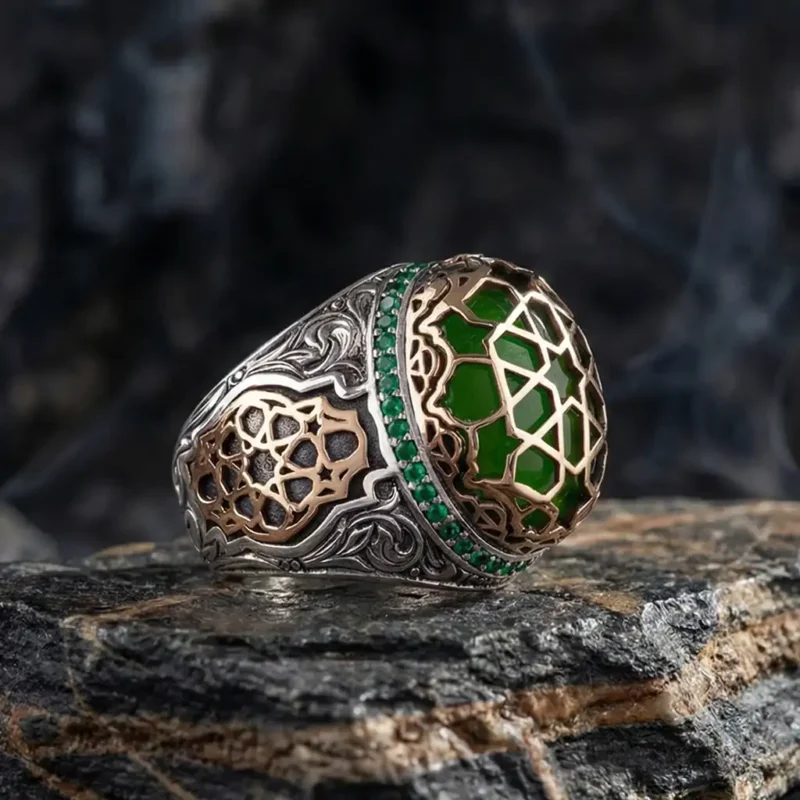 Manüsküllü Kafes Yeşil Taşlı Gümüş Erkek Yüzük