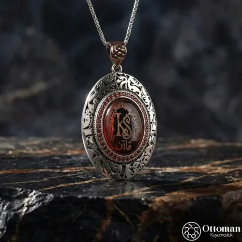 Vav Mikro Taşlı Harf İşlemeli Gümüş Kadın Kolye