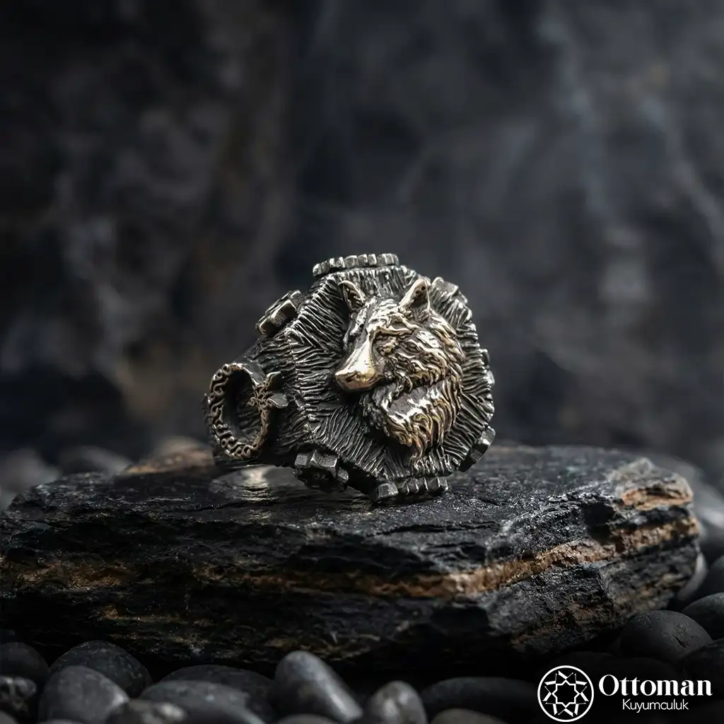 Wolf-Figured Silver Men's Ring