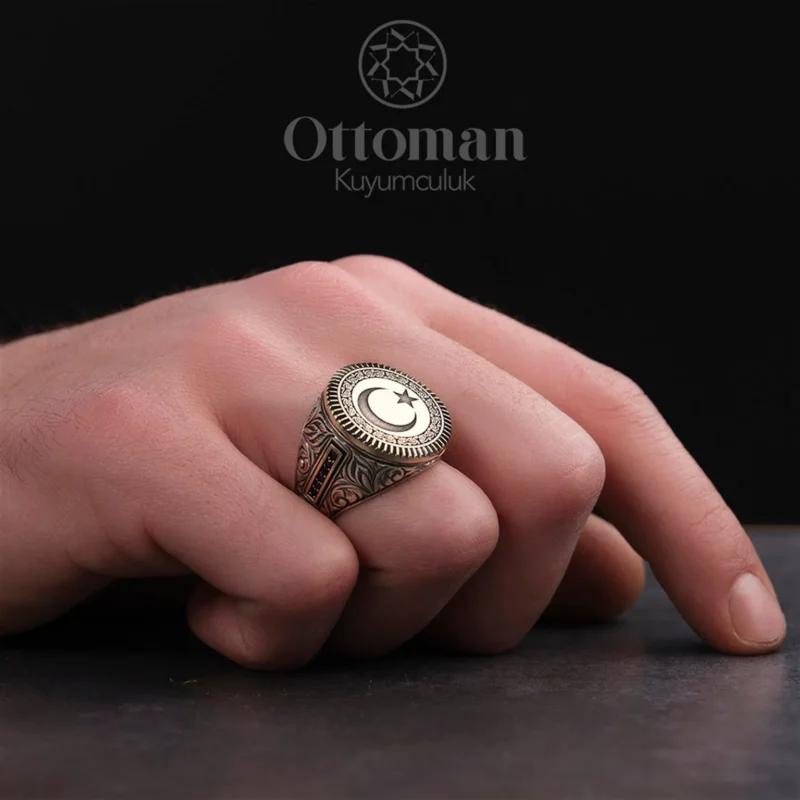 Ay Yıldız Yuvarlak Gravürlü Gümüş Erkek Yüzük