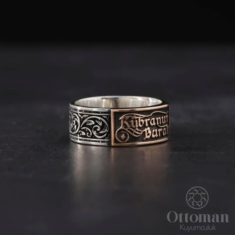 Gravür Desenli̇ Ki̇şi̇ye Özel İsi̇mli̇ Gümüş Alyans Yüzük