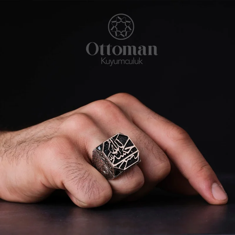 Hasbiyallah Yazılı Mikro Taşlı Gümüş Erkek Yüzük