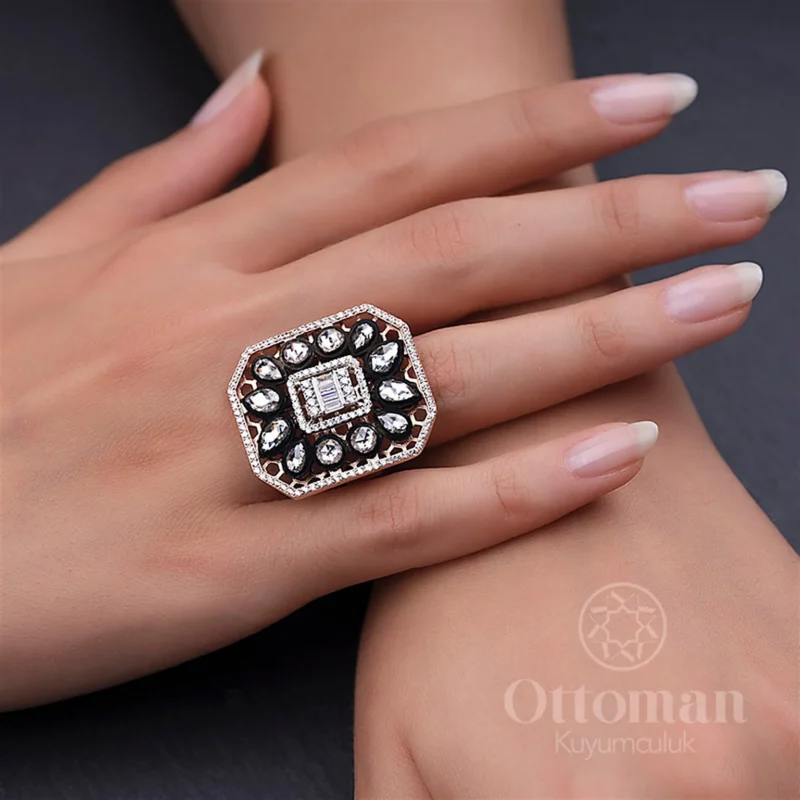 Kare Baget Taşlı Gümüş Kadın Yüzük
