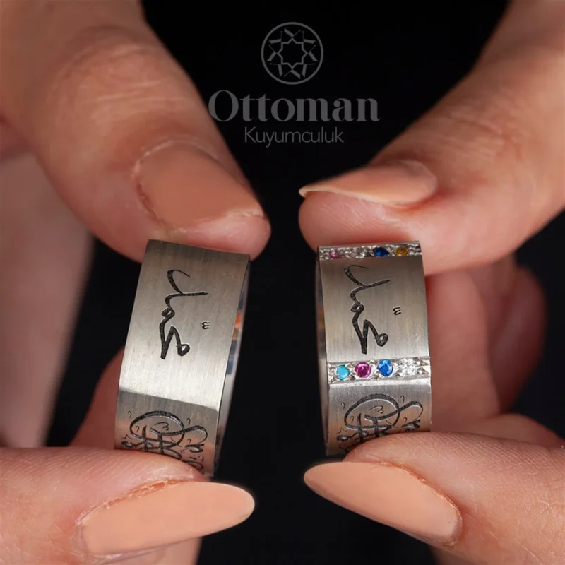 kisi-sevdigiyle-beraberdir-cift-alyans-40-997 Kişi Sevdiğiyle Beraberdir Yazılı Gümüş Alyans Set