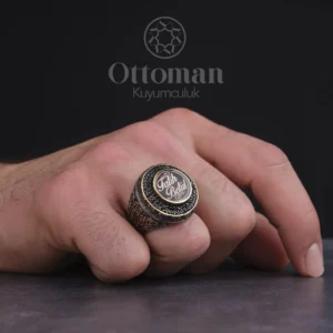 kisiye-ozel-isimli-gumus-erkek-yuzuk-266-4e Kişiye Özel İsimli Gümüş Erkek Yüzük