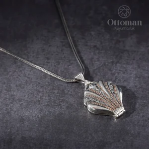 midye-tasli-kapakli-kolye-gri-ca-b89 Midye Taşlı Kapaklı Gri Gümüş Kadın Kolye