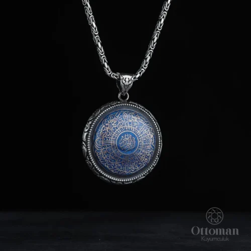 Gravür Desenli Taşlı İnşirah Suresi Gümüş Madalyon Kolye