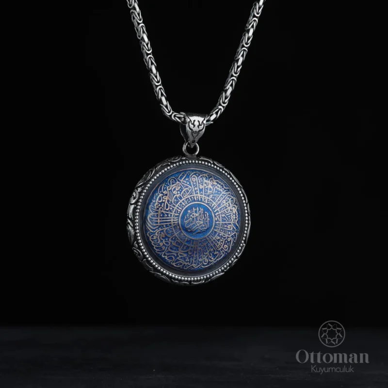 Gravür Desenli Taşlı İnşirah Suresi Gümüş Madalyon Kolye