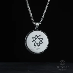 Gravür Desenli Taşlı İnşirah Suresi Gümüş Madalyon Kolye
