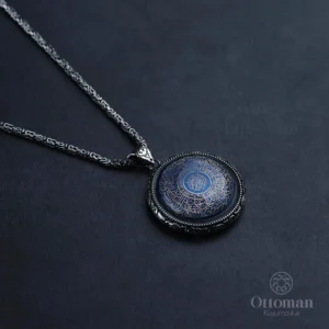 Gravür Desenli Taşlı İnşirah Suresi Gümüş Madalyon Kolye