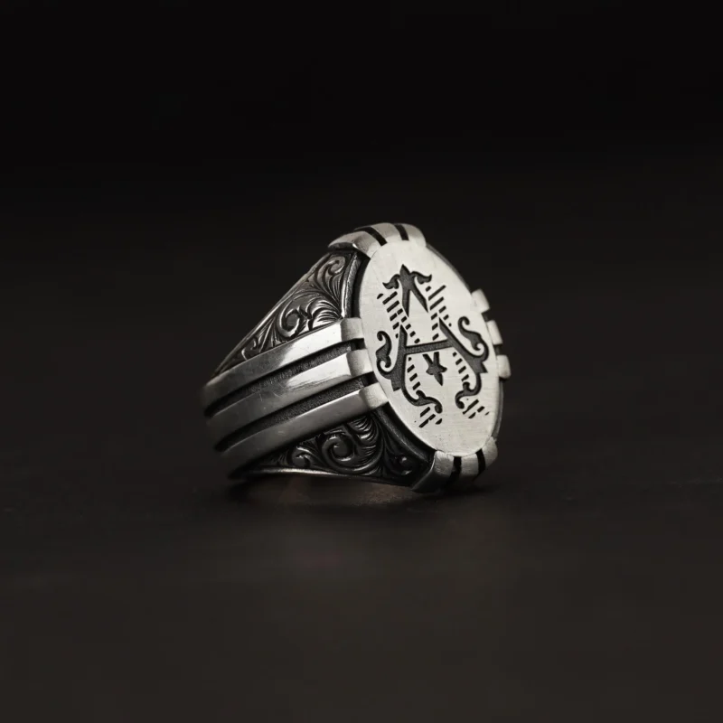 Monogram Harf İşlemeli Gravürlü Pençe Model Gümüş Erkek Yüzük