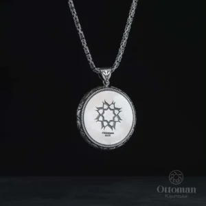 ozel-tasarim-isimli-aslan-figurlu-mada-477-4d İsimli Aslan Figürlü Gümüş Madalyon Kolye