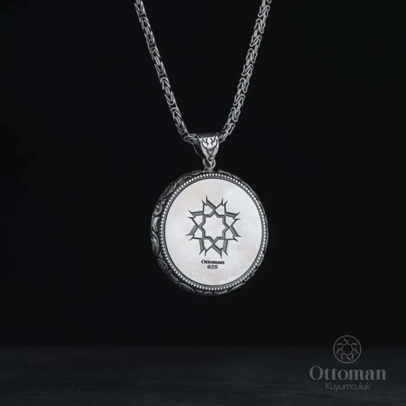 ozel-tasarim-isimli-aslan-figurlu-mada-477-4d İsimli Aslan Figürlü Gümüş Madalyon Kolye