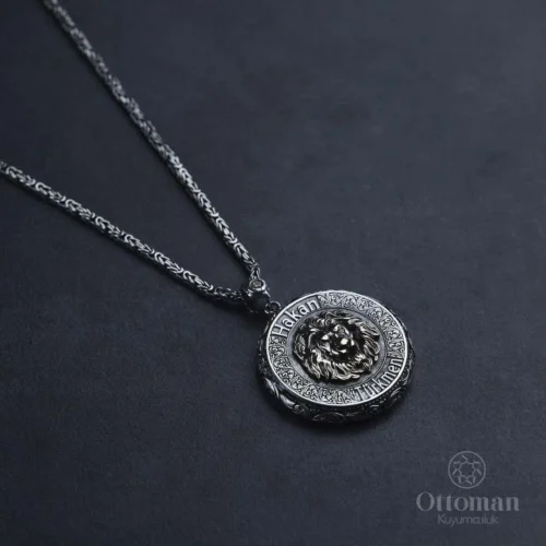 İsimli Aslan Figürlü Gümüş Madalyon Kolye