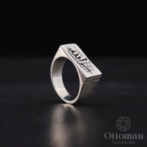 Sade Di̇kdörtgen Hasbi̇yallah Gümüş Yüzük