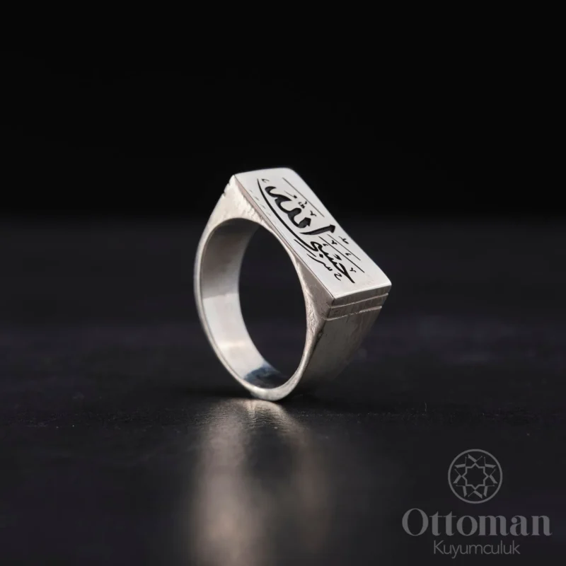 Sade Di̇kdörtgen Hasbi̇yallah Gümüş Yüzük