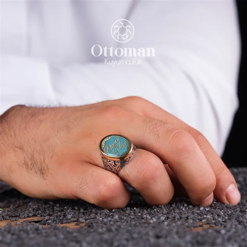 Ünvan-ı Mahsus Vav Yazılı Gümüş Erkek Yüzük