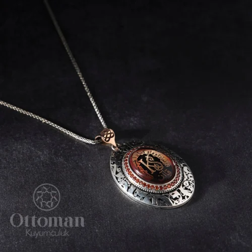 Vav Mikro Taşlı Harf İşlemeli Gümüş Kadın Kolye