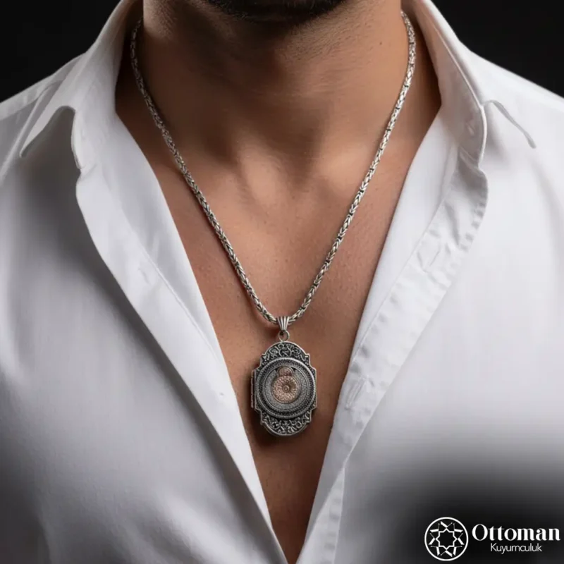 Kapaklı Gümüş Madalyon Erkek Kolye