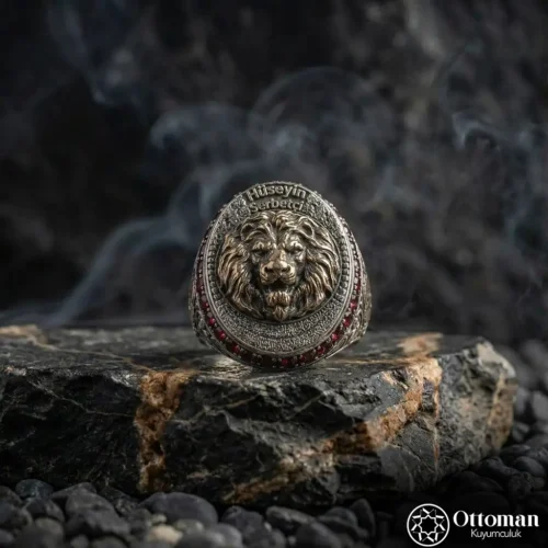 Kişiye Özel İsimli Aslan Figürlü Gümüş Erkek Yüzük