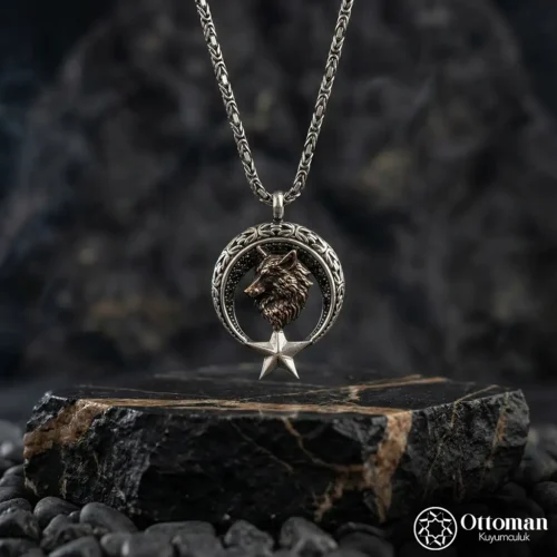 Ay Yıldız Kurt Figürlü Gümüş Madalyon Kolye