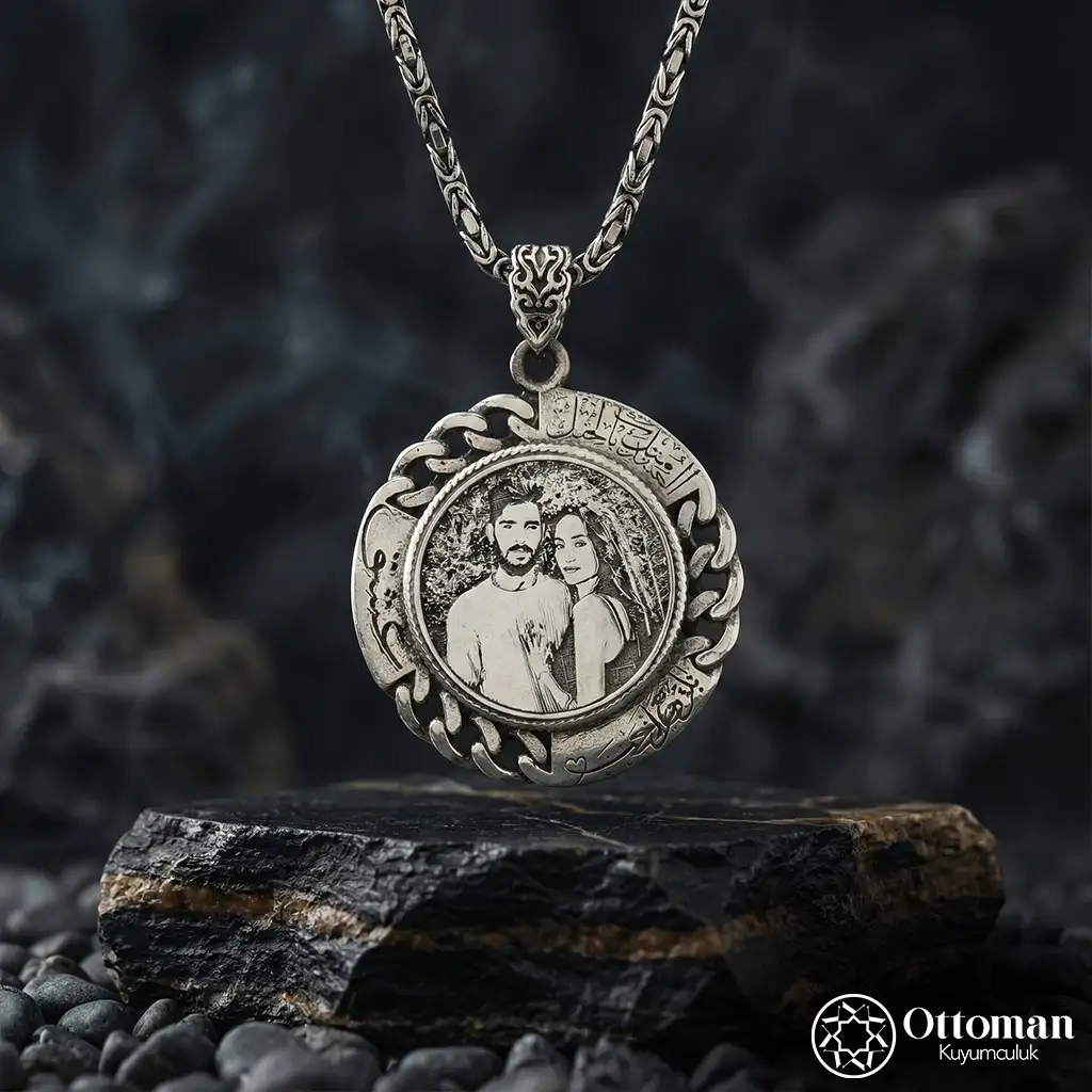 Personalized Resimli Silver Medallion Necklace
