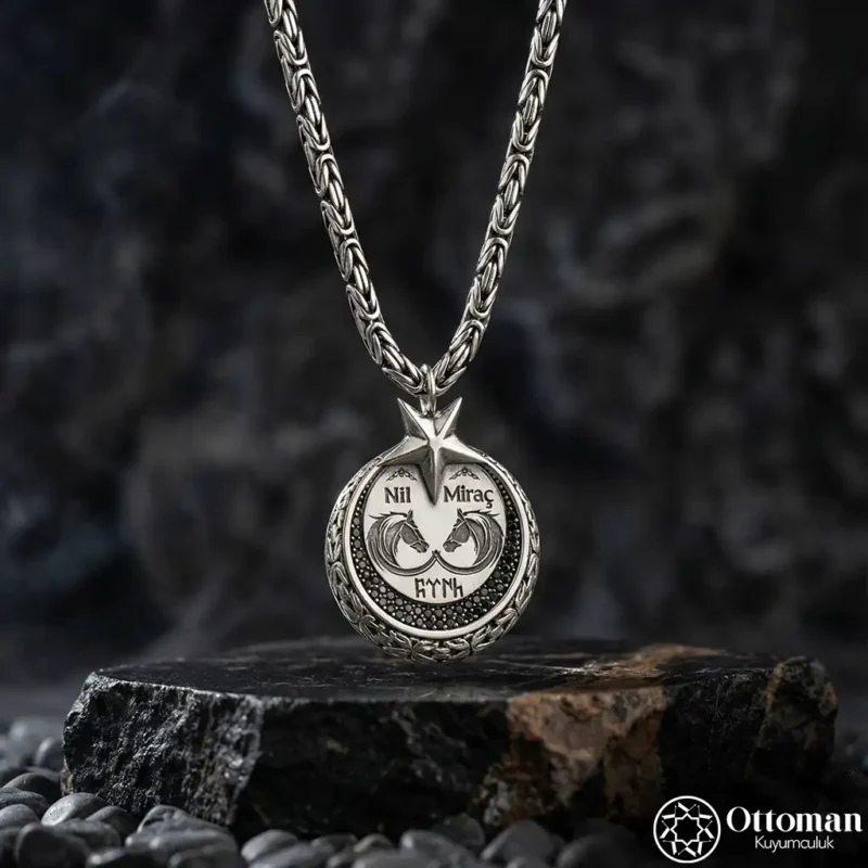 Çift At Figürlü Gümüş Erkek Madalyon Kolye