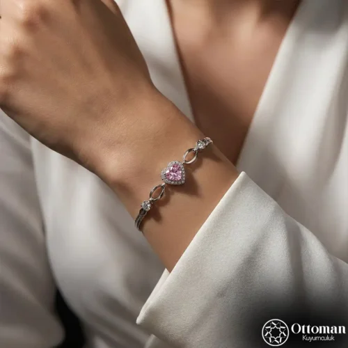 Pembe Kalp Taşlı Örgü Detaylı Gümüş Kadın Bileklik
