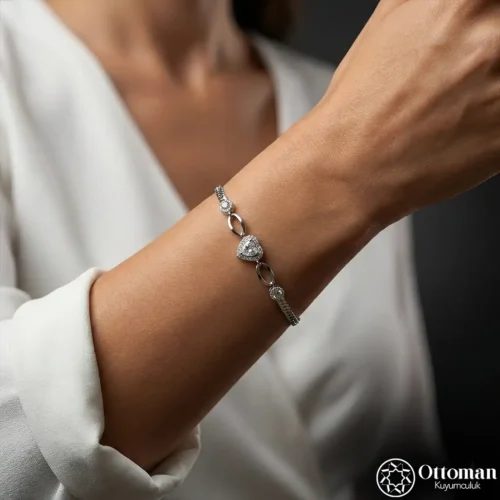 1 Beyaz Kalp Taşlı Klasik Gümüş Kadın Bileklik