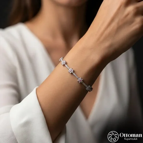 Pembe Taşlı Çiçek Motifli Gümüş Kadın Bileklik