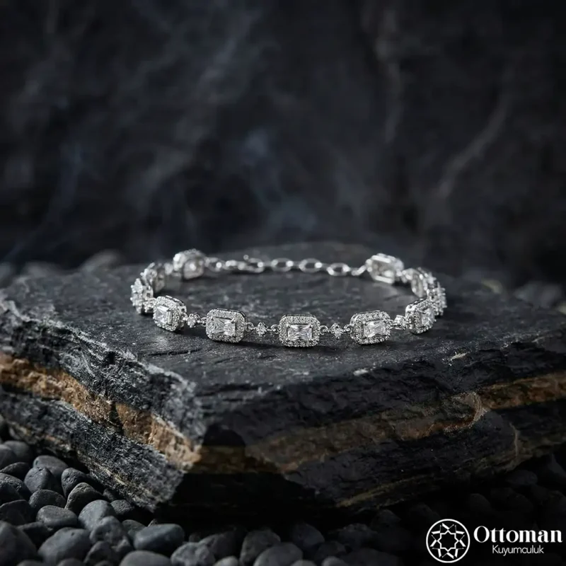 Baget Taşlı Lüks Gümüş Kadın Bileklik