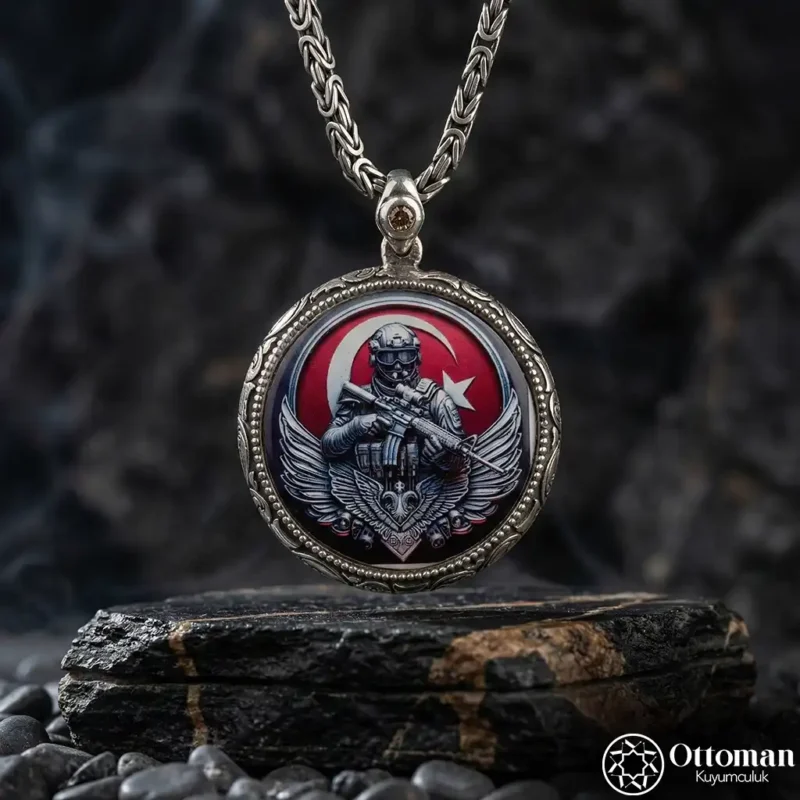 Türk Kurdu isimli Gümüş Madalyon Kolye