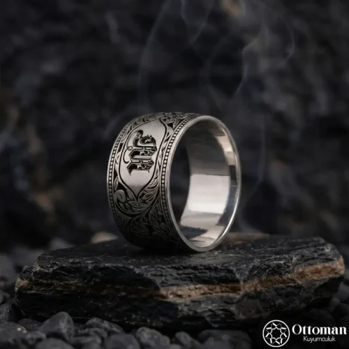 Gravür Harfli Gümüş Erkek Alyans