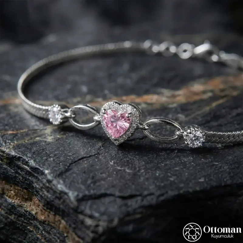 Pembe Kalp Taşlı Örgü Detaylı Gümüş Kadın Bileklik