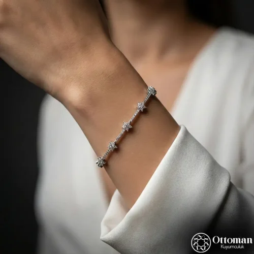 Yıldız Detaylı Zarif Gümüş Kadın Bileklik