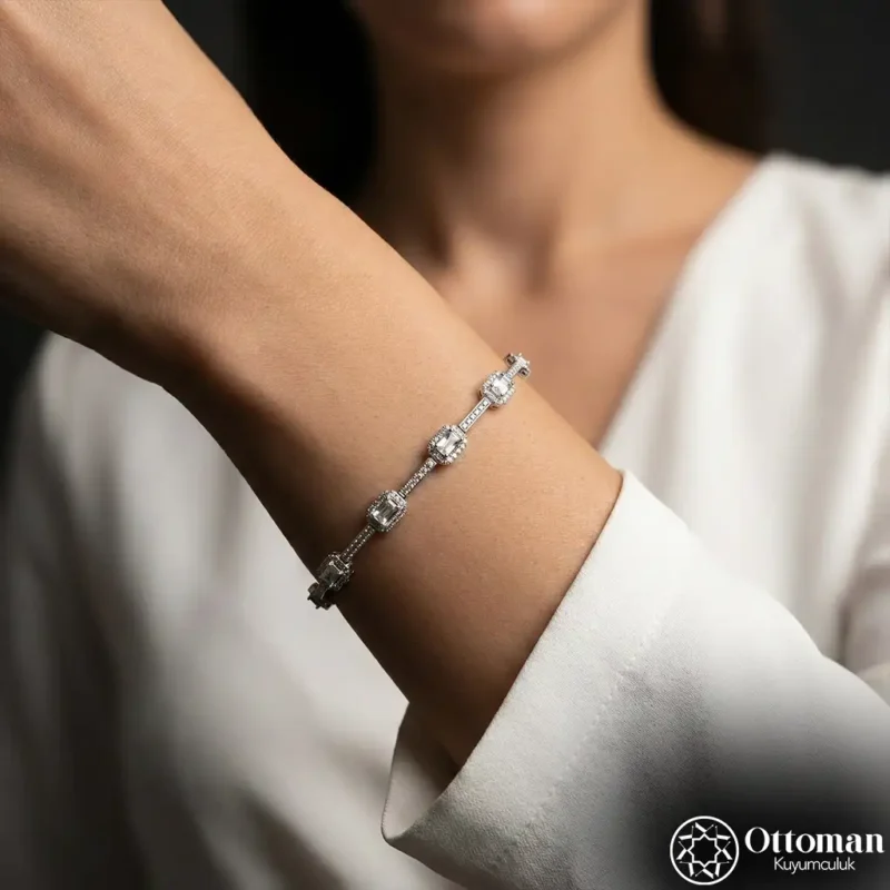 Baget Taşlı Zarif Gümüş Kadın Bileklik