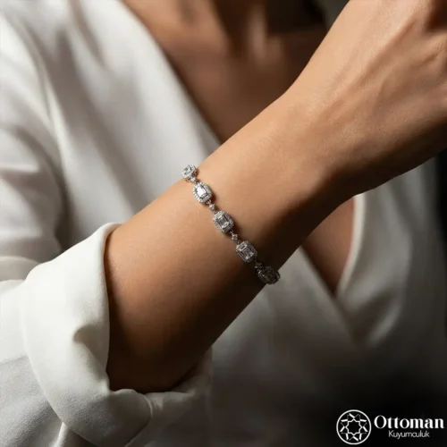 Baget Taşlı Lüks Gümüş Kadın Bileklik