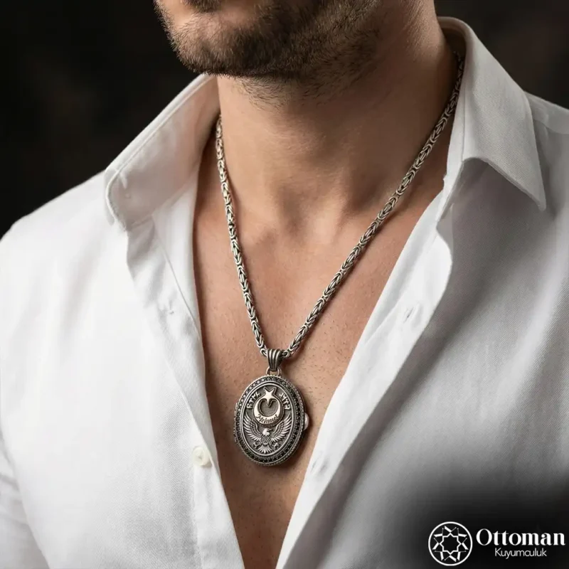 İsimli Ay Yıldızlı Kapaklı Oval Gümüş Madalyon Kolye