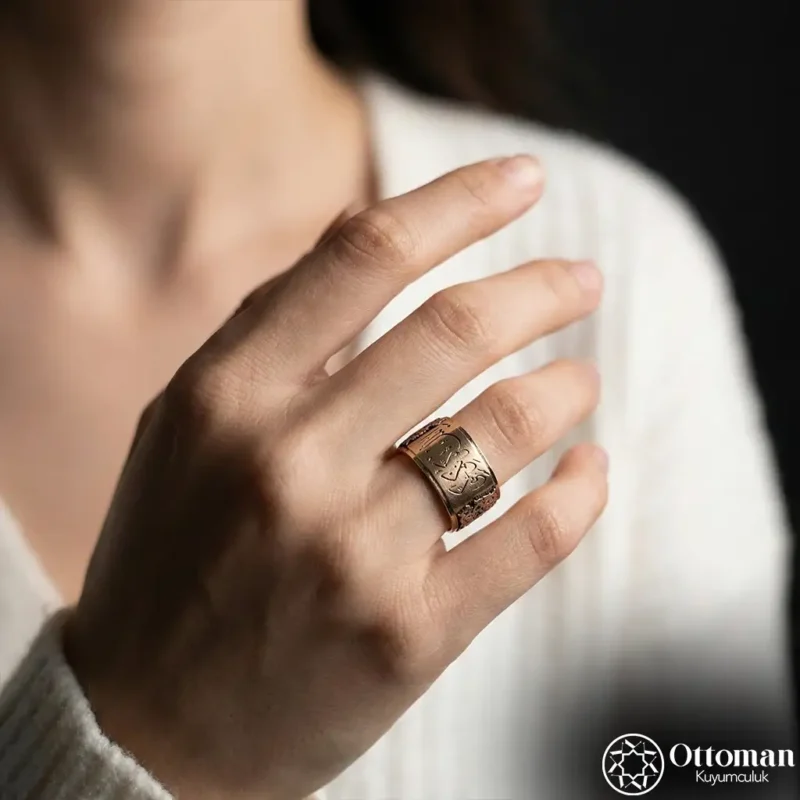 Bombeli Gravürlü Gümüş Kadın Alyans