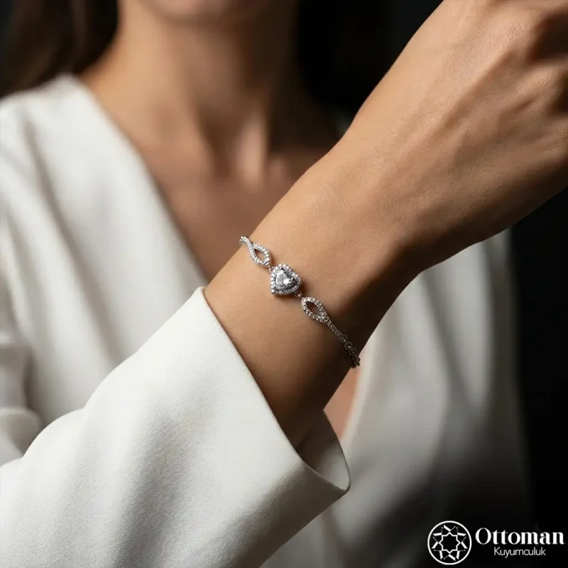 Beyaz Kalp Taşlı Zarif Gümüş Kadın Bileklik