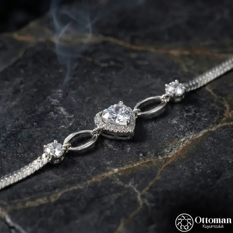 3 Beyaz Kalp Taşlı Klasik Gümüş Kadın Bileklik