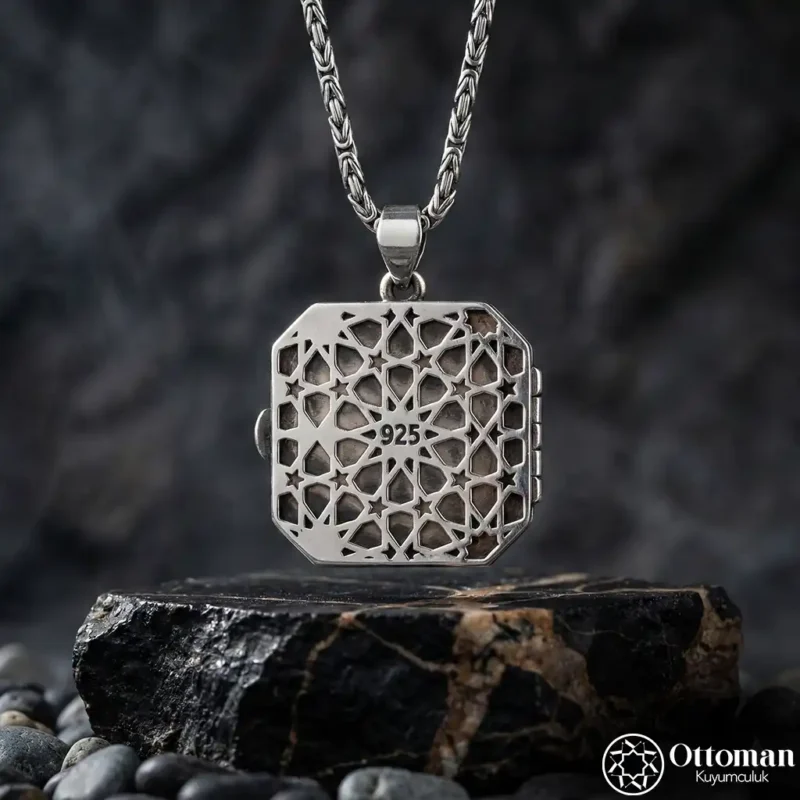 İsimli Ay Yıldızlı Kapaklı Kare Gümüş Madalyon Kolye