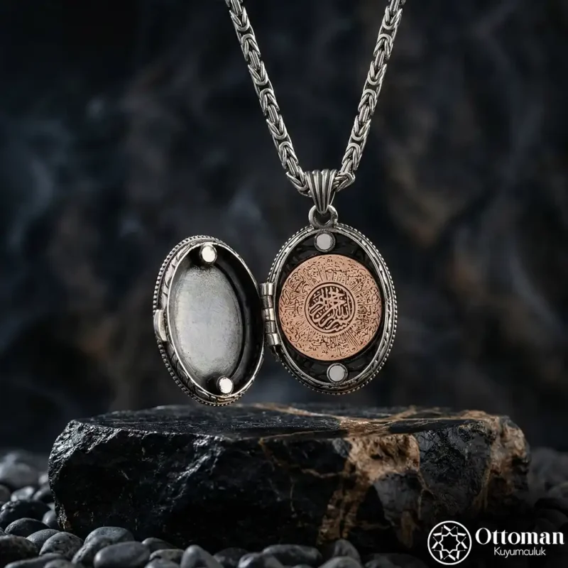 İsimli Ay Yıldızlı Kapaklı Oval Gümüş Madalyon Kolye