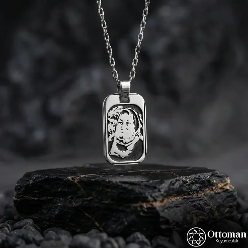 Fotoğraflı Gümüş Kolye Modeli