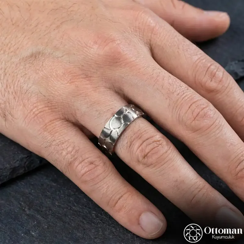 Taş Desenli Gümüş Erkek Alyans