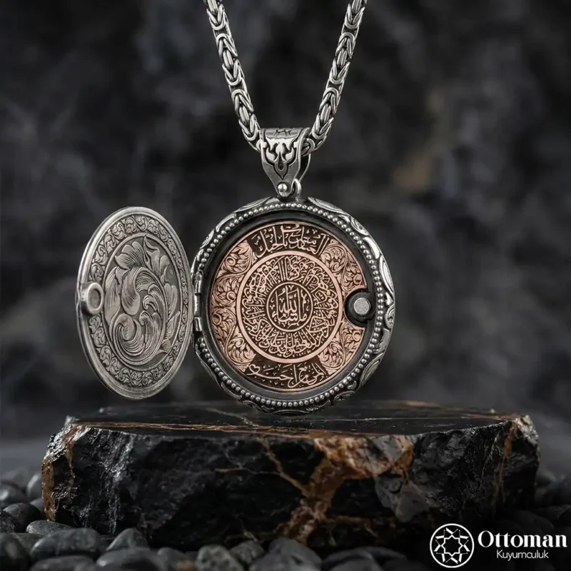 4 İsimli Dualı Kapaklı Gümüş Madalyon Kolye